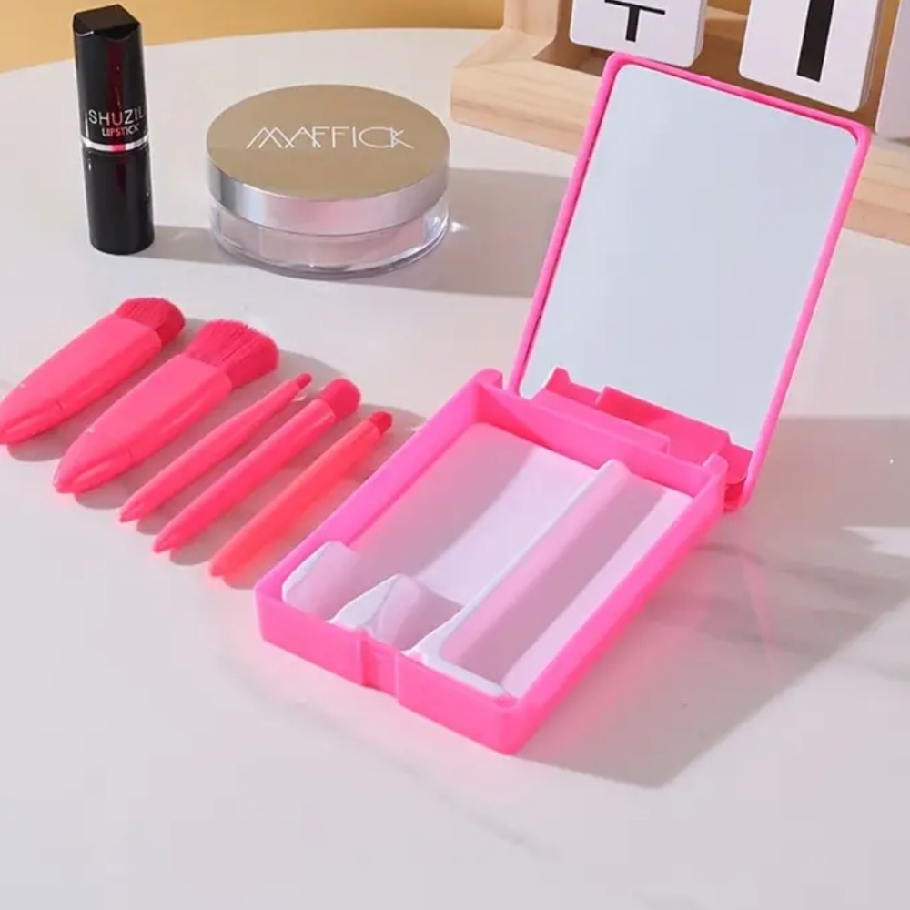 Bright Pink Travel Brushes 5 Piece Set NIP - Picture 1 of 2